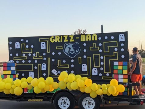 The homecoming parade theme was “Game On”. Glenn Baseball re-created the game “Pac-Man” for their float. 